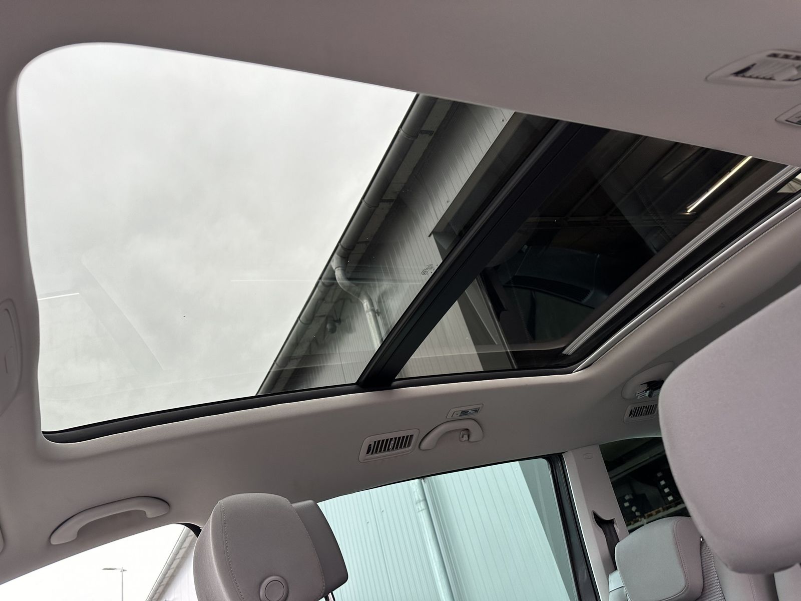Fahrzeugabbildung Volkswagen Sharan 1.4 TSI DSG 7-Sitzer CL NAV+XEN+AHK+PANO