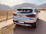 BMW X2 xDrive20i Advantage Steptronic Advantage - silberne BMW X2