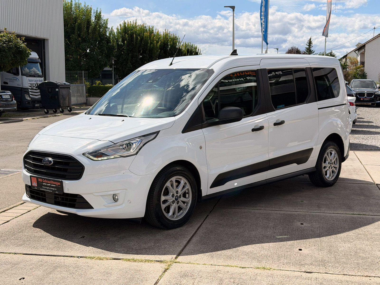 Fahrzeugabbildung Ford Transit Connect 240 Kombi L2 ACC AHK KAM SHZ BT