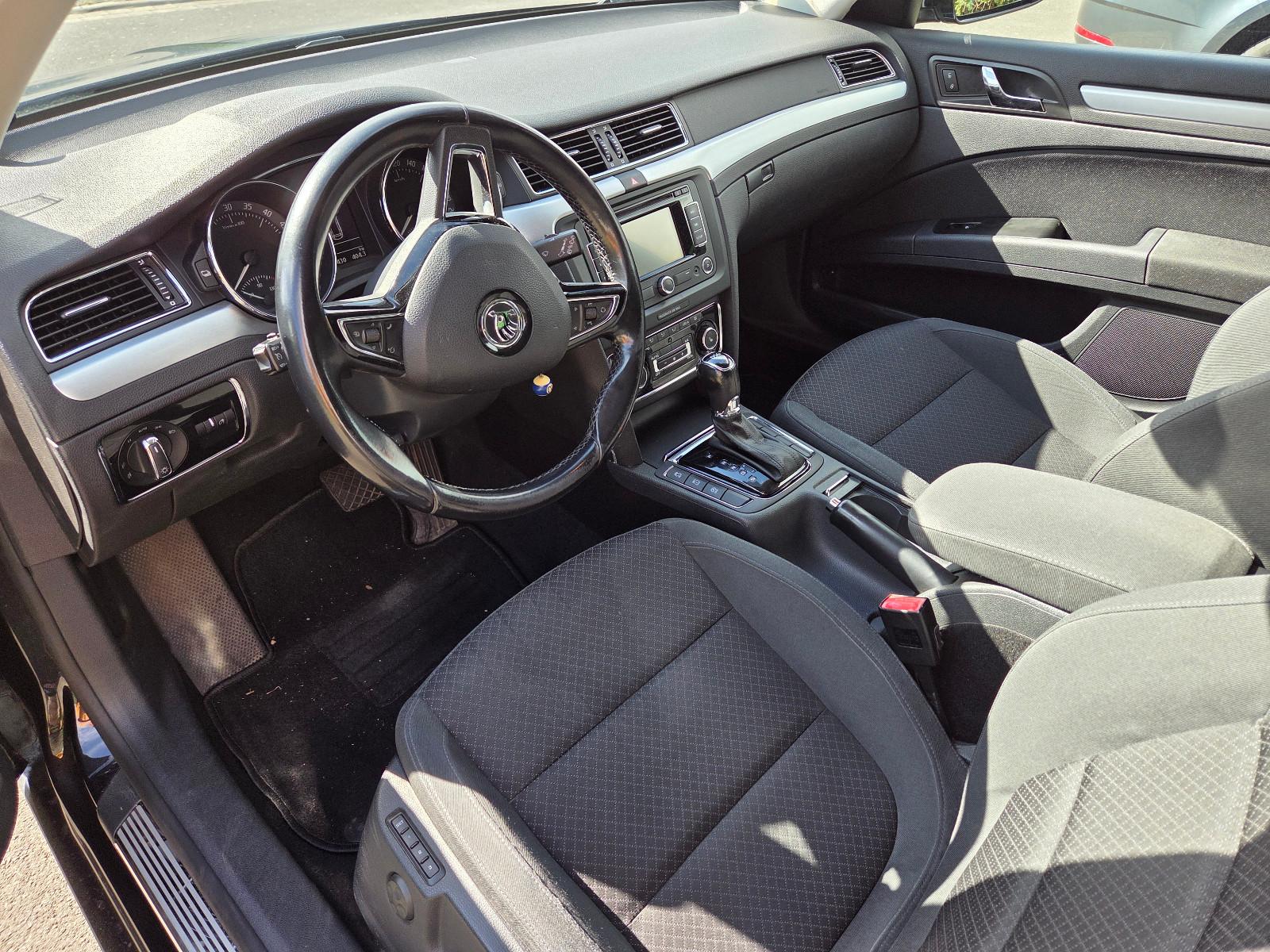 Skoda Superb 2014 — interior