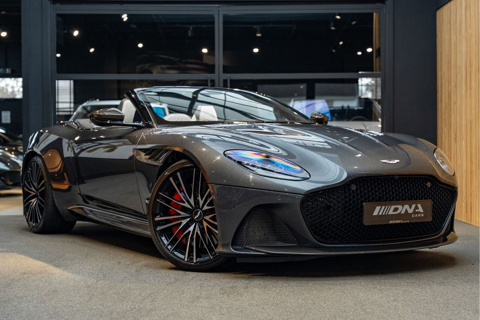 Aston Martin DBS Superleggera Volante Carbon 5.2 V12 Superleg