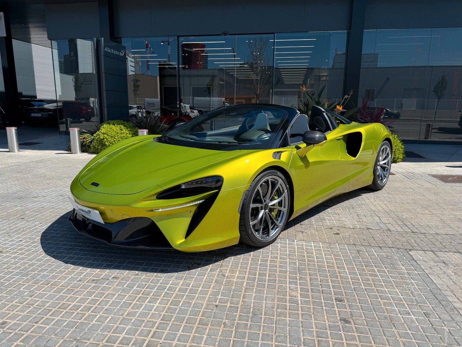 MCLAREN Artura