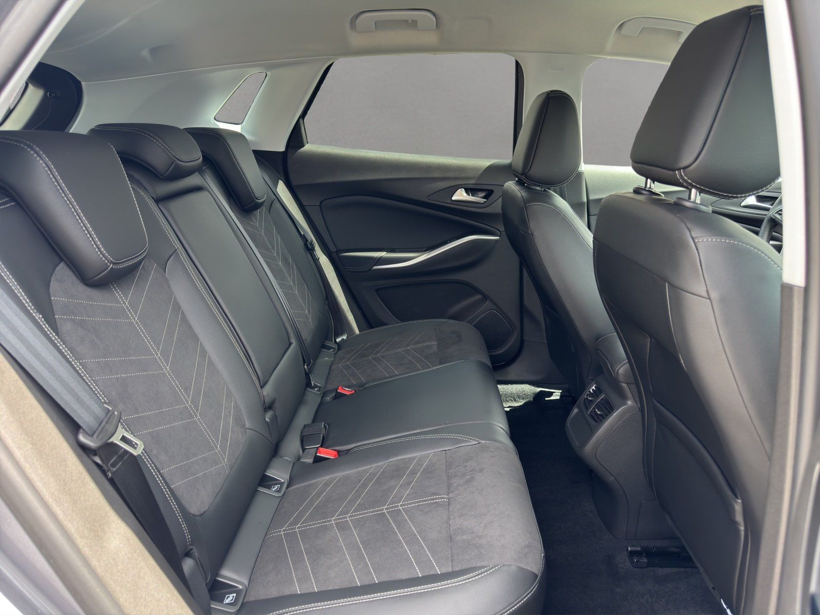 Fahrzeugabbildung Opel Grandland X 1.2 Ultimate Aut./ACC/360°/LED/NAVI/