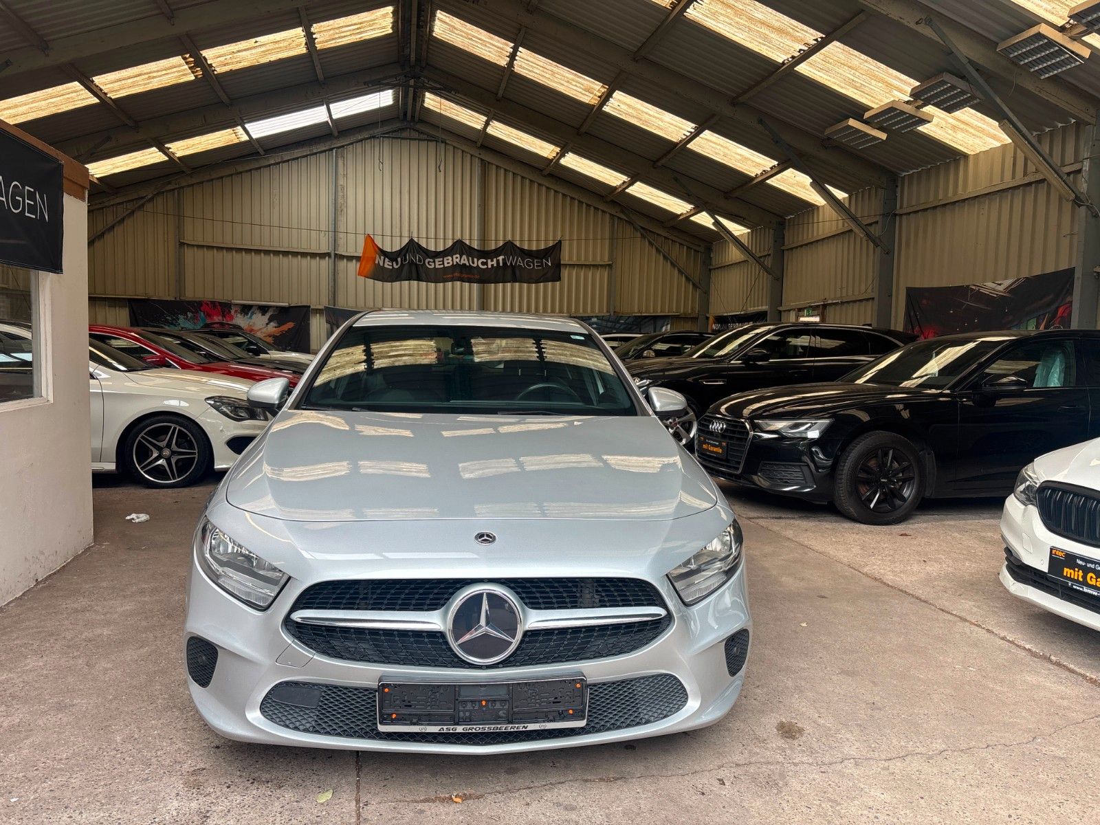 Mercedes-Benz A 200 Automatik Navi, Teilleder Sportsitze imagem 3