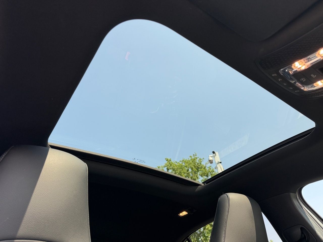 Fahrzeugabbildung Mercedes-Benz A 250 e AMG+PANO+NIGHT+STNHZ+DIS+MULTIB+BUR+SHZ