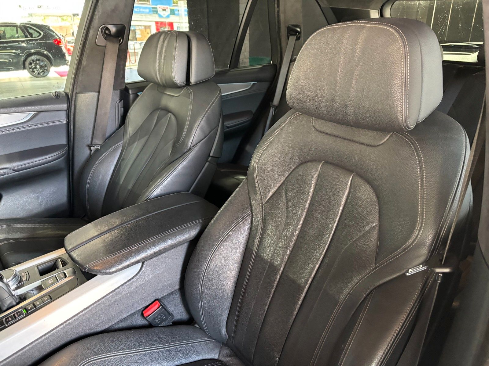 Fahrzeugabbildung BMW X5 xDrive40d *M-Paket*HUD*Pano*Harman-Kardon*KAM