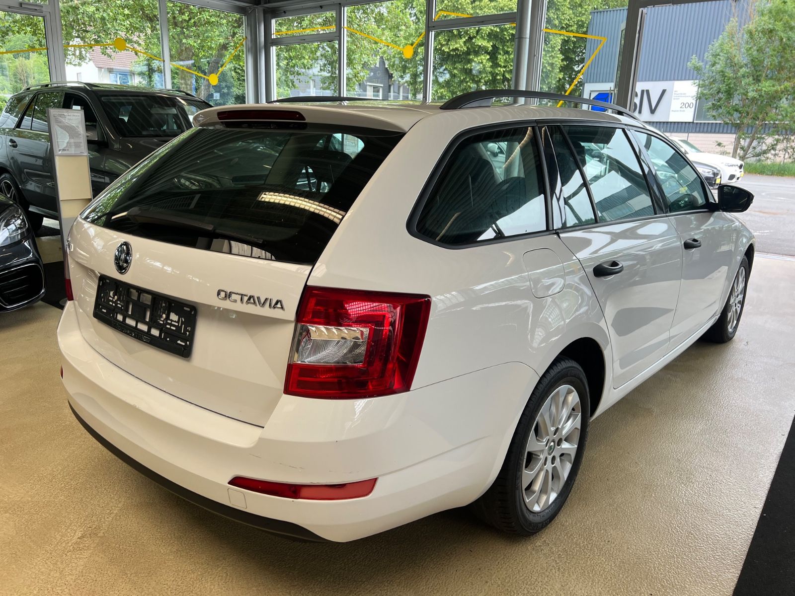 Fahrzeugabbildung SKODA Octavia Combi Active