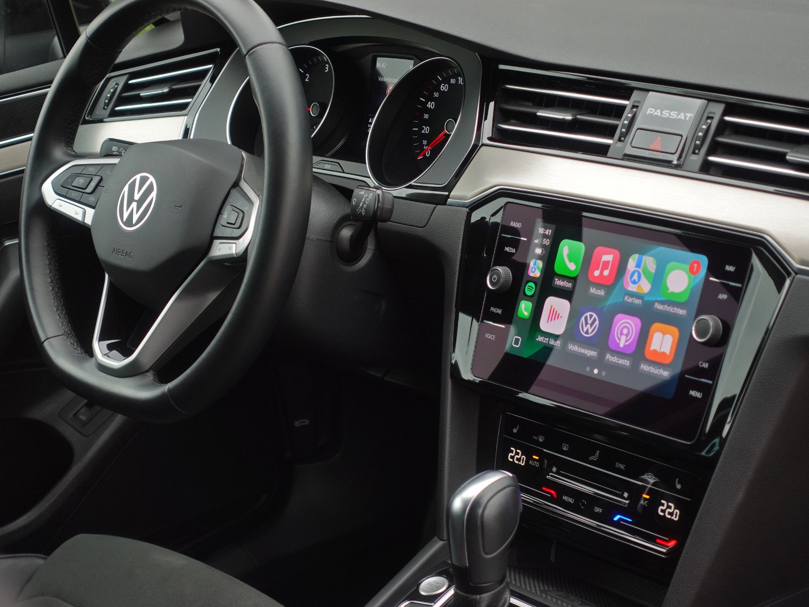Fahrzeugabbildung Volkswagen Passat Variant 2.0 TDI DSG Elegance IQ-Light AHK