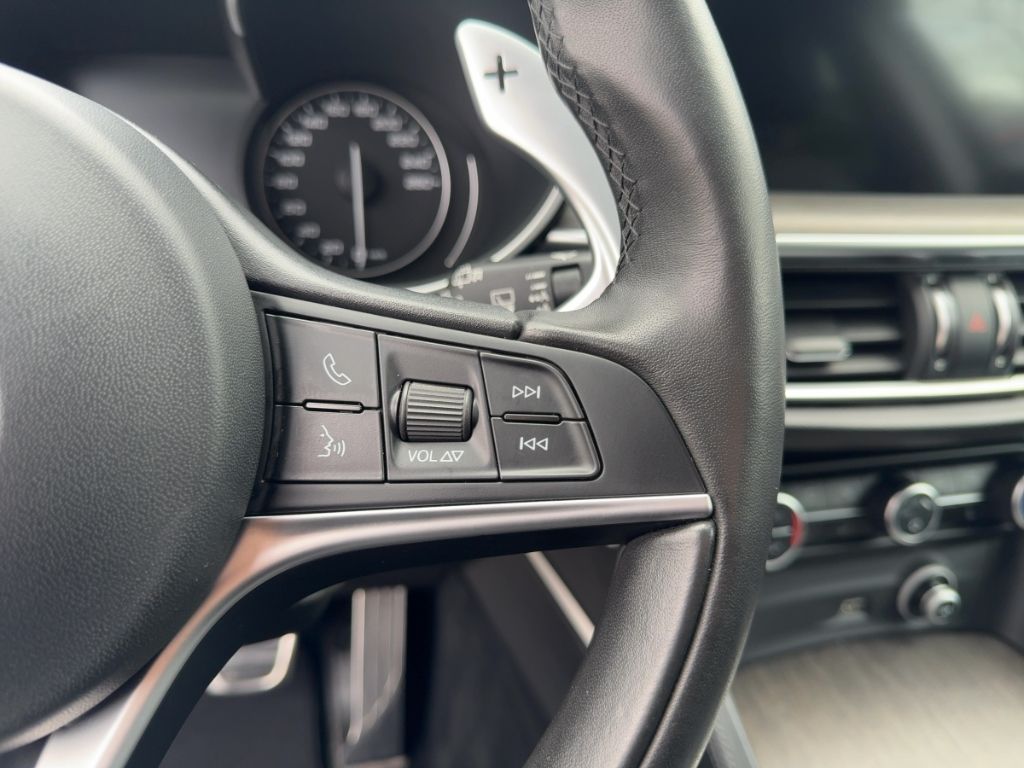 Fahrzeugabbildung Alfa Romeo Stelvio First Edition ALLRAD NAVI  HI-FI