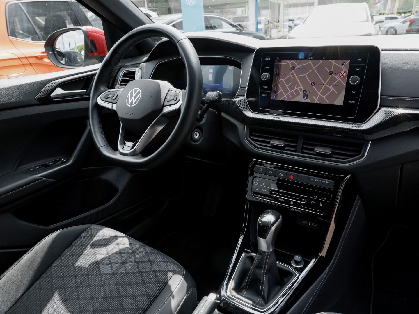 Volkswagen T-Cross R-LINE TSI DSG NAVI AHK RFK IQ.DRIVE foto 5