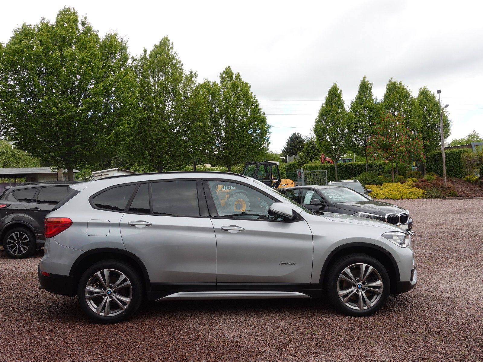 Fahrzeugabbildung BMW X1 xDrive20i A Sport Line