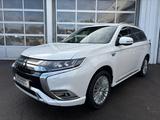 Mitsubishi Outlander 2.4 MIVEC PLUG-IN HYBRID 4WD Plus - Mitsubishi Outlander Hybrid (/Elektro) Plug in mit Benzin-Antrieb
