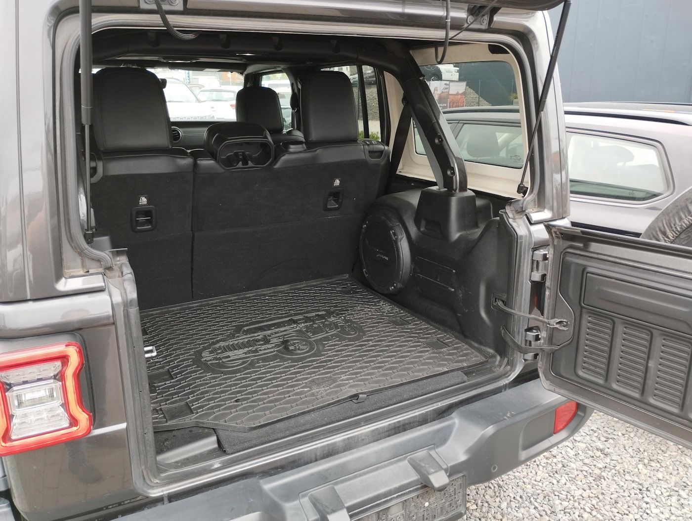 Fahrzeugabbildung Jeep Wrangler 2.2 Unlimited Sahara Faltdach Kamera