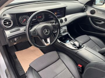 Mercedes E 220 - 12