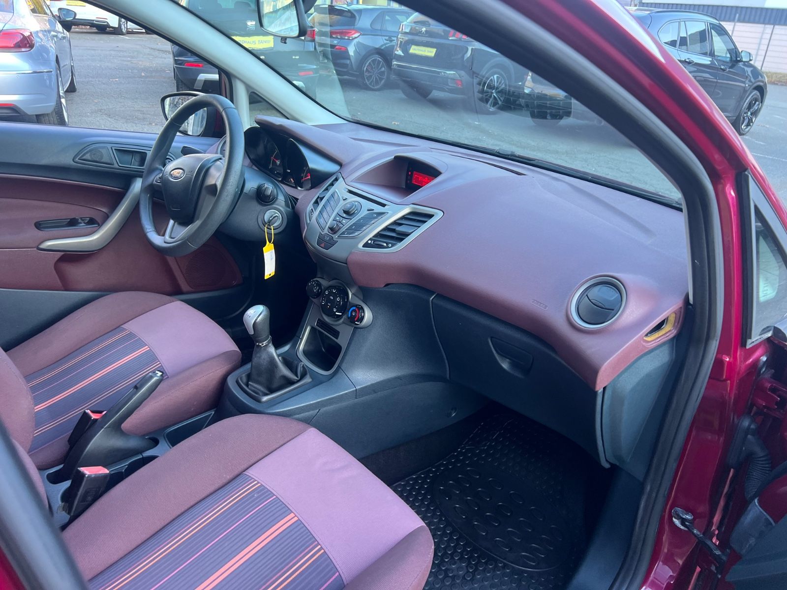 Fahrzeugabbildung Ford Fiesta Sonderlack *4/5 TÜRIG*