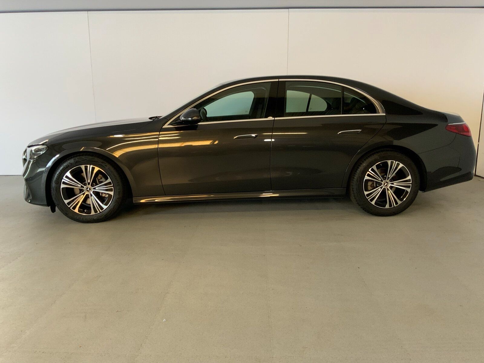 Mercedes-Benz E 220 d Limousine AVANTGARDE Distronic RüCam LED foto 3