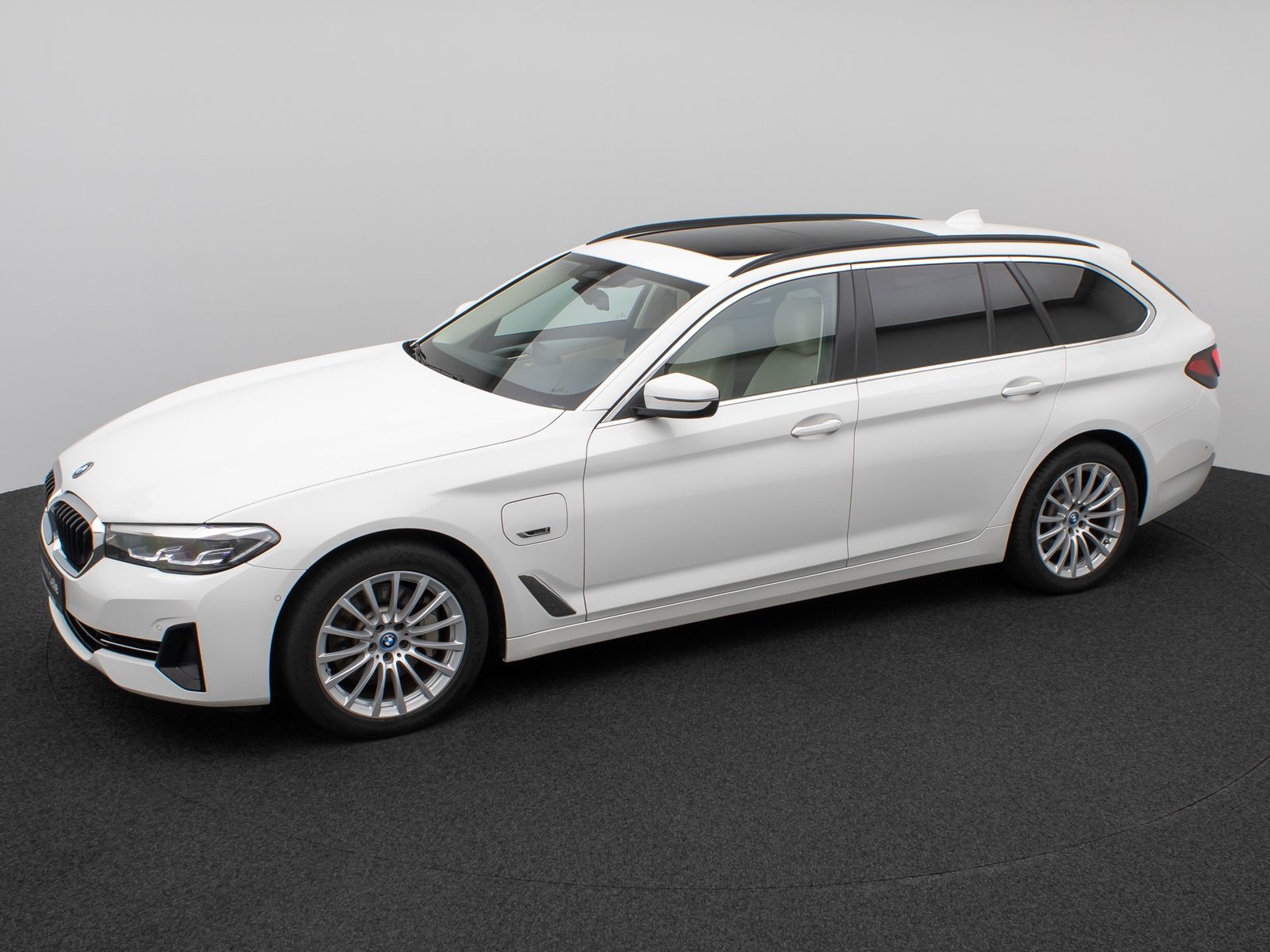 Fahrzeugabbildung BMW 530e Panorama Kamera DAB HiFi 4xKlima Leder 18Zl