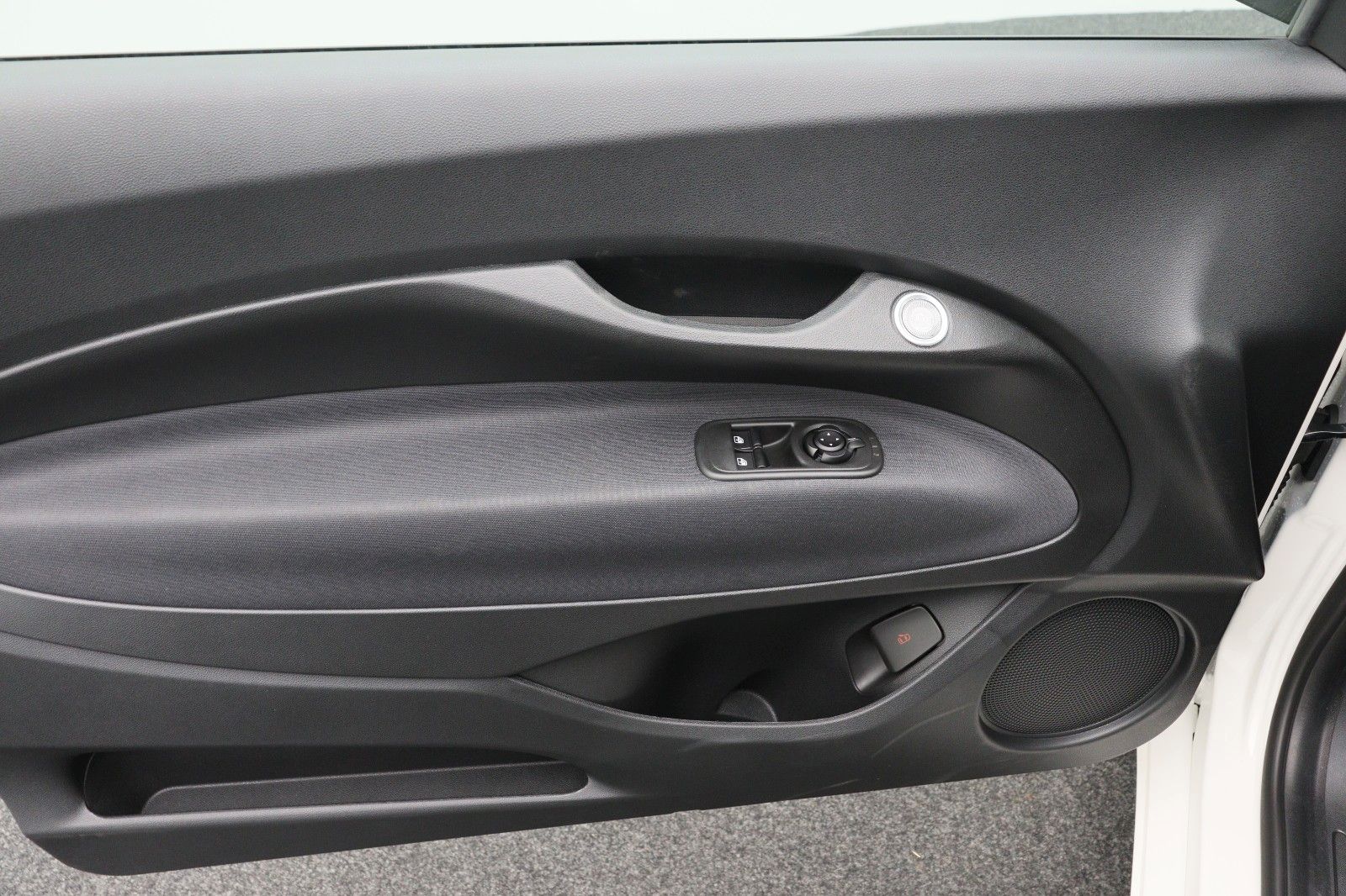 Fahrzeugabbildung Fiat 500E 3+1 Icon 42KWh Navigation Komfort-Paket