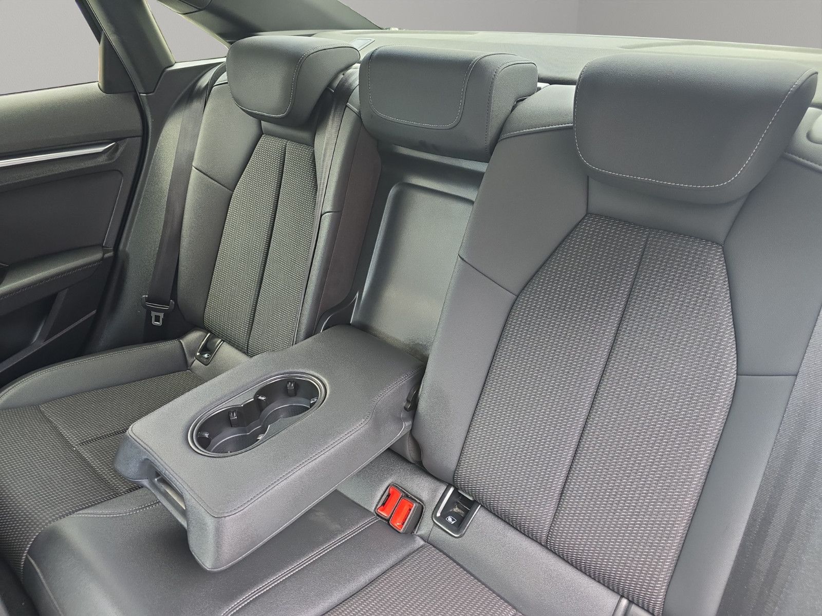 Fahrzeugabbildung Audi A3 Limousine 35 TFSI 3x S line CarPlayer LED