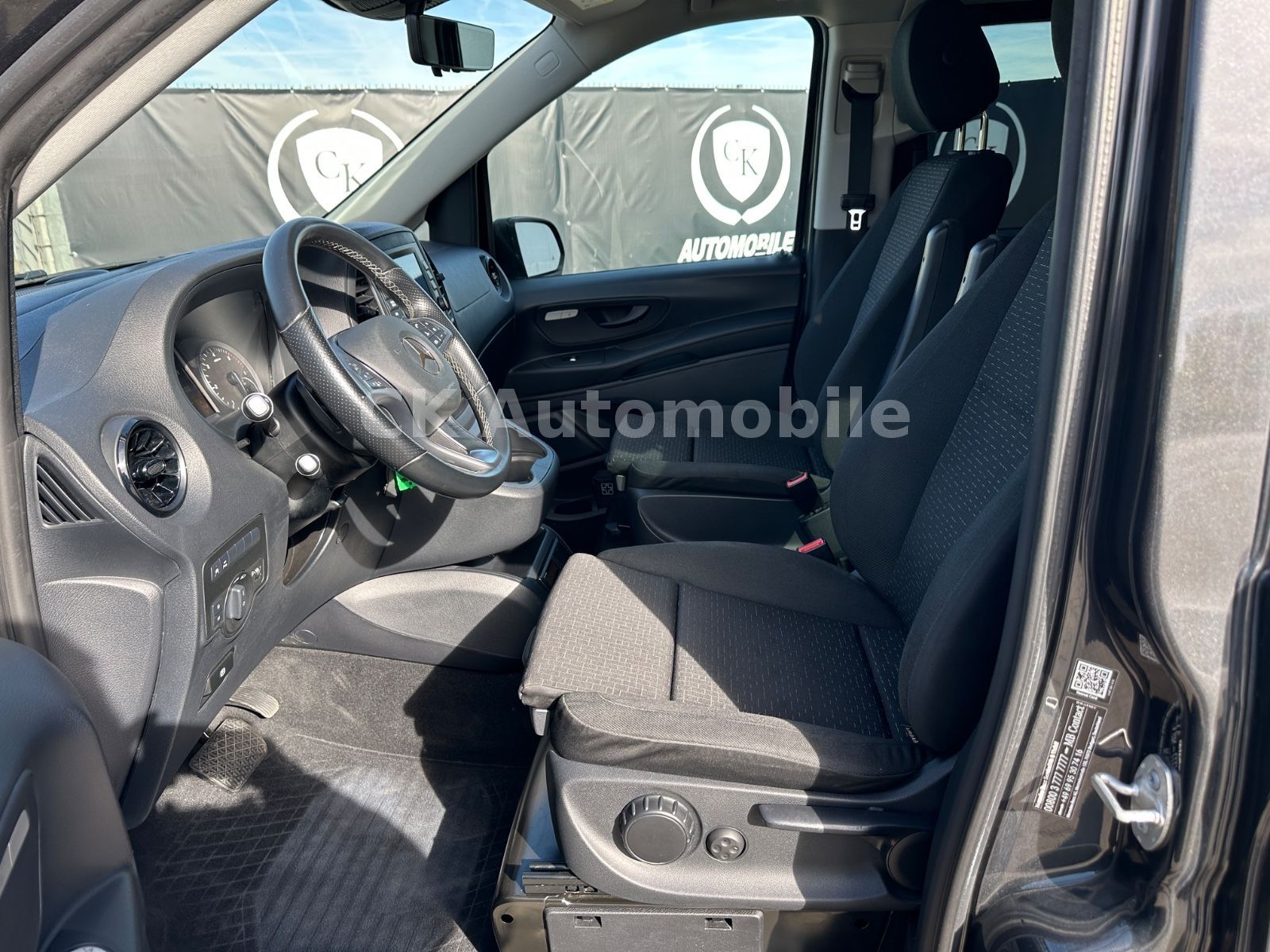 Fahrzeugabbildung Mercedes-Benz Vito Tourer Pro 124 Edition Autom/8Sitze/Kam/AHK
