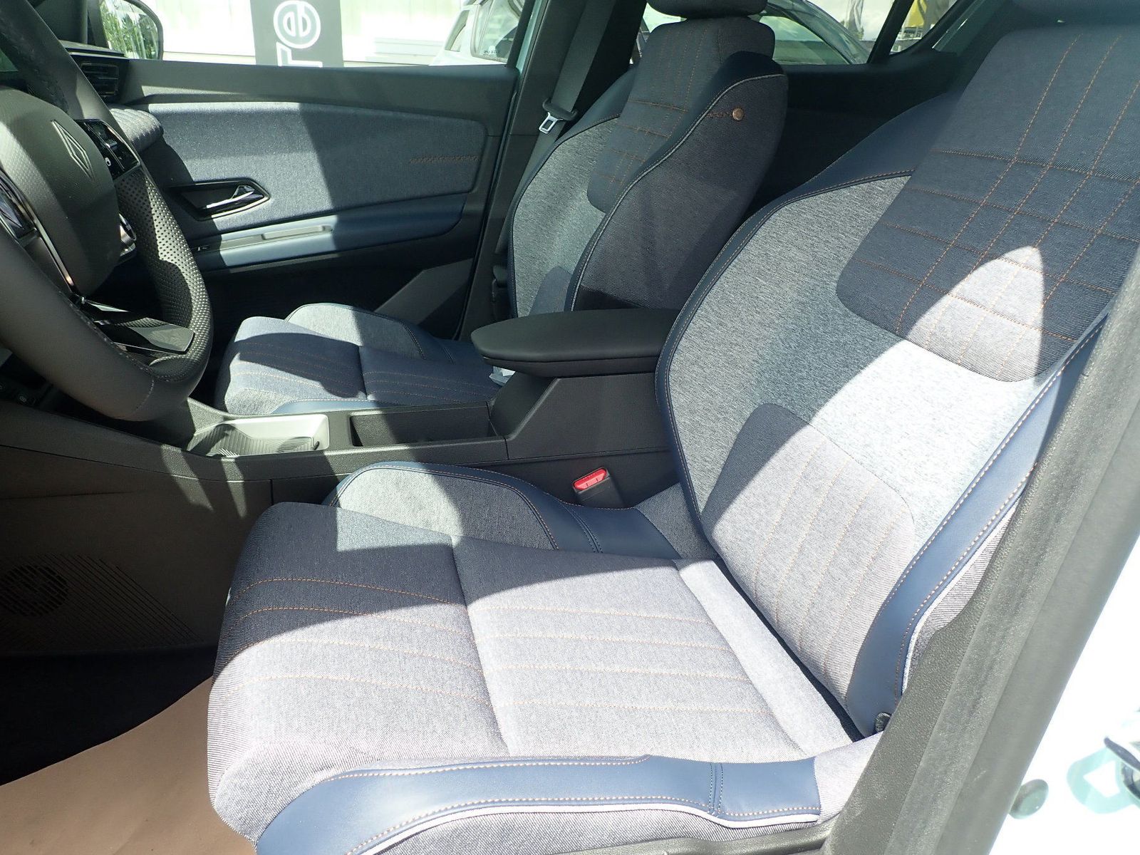 Fahrzeugabbildung Renault R 4 E-Tech elektrisch Techno "plein sud" 150 Com