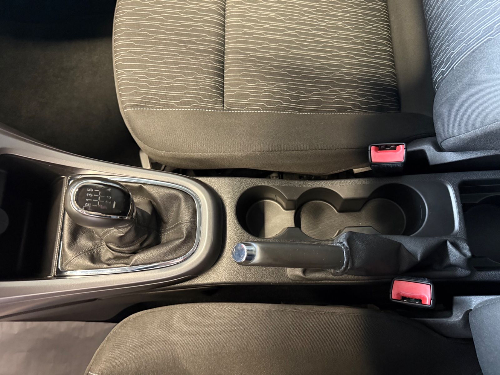 Fahrzeugabbildung Opel Astra J Lim. 5-trg. Selection, Klima,