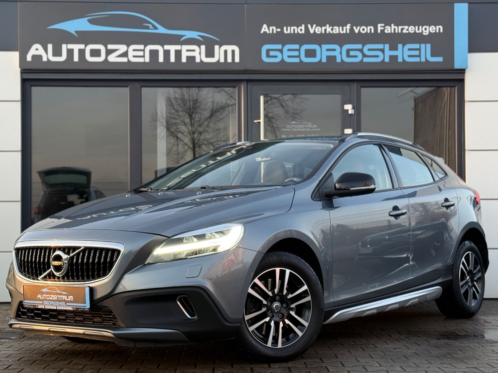VOLVO V40