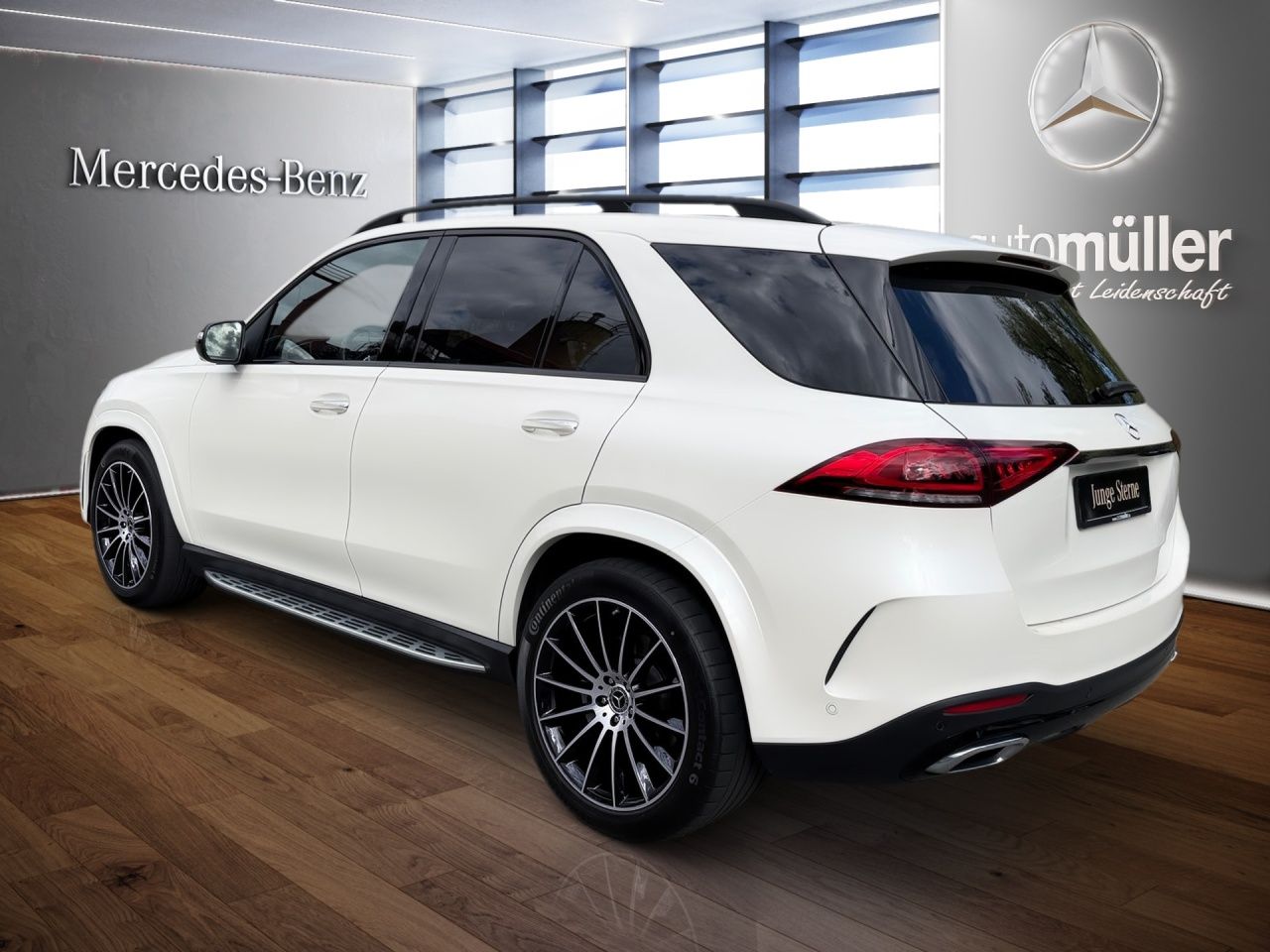 Fahrzeugabbildung Mercedes-Benz GLE 450 4M AMG+AHK+LUFTFAHRW+HEADUP+NIGHT+360+++