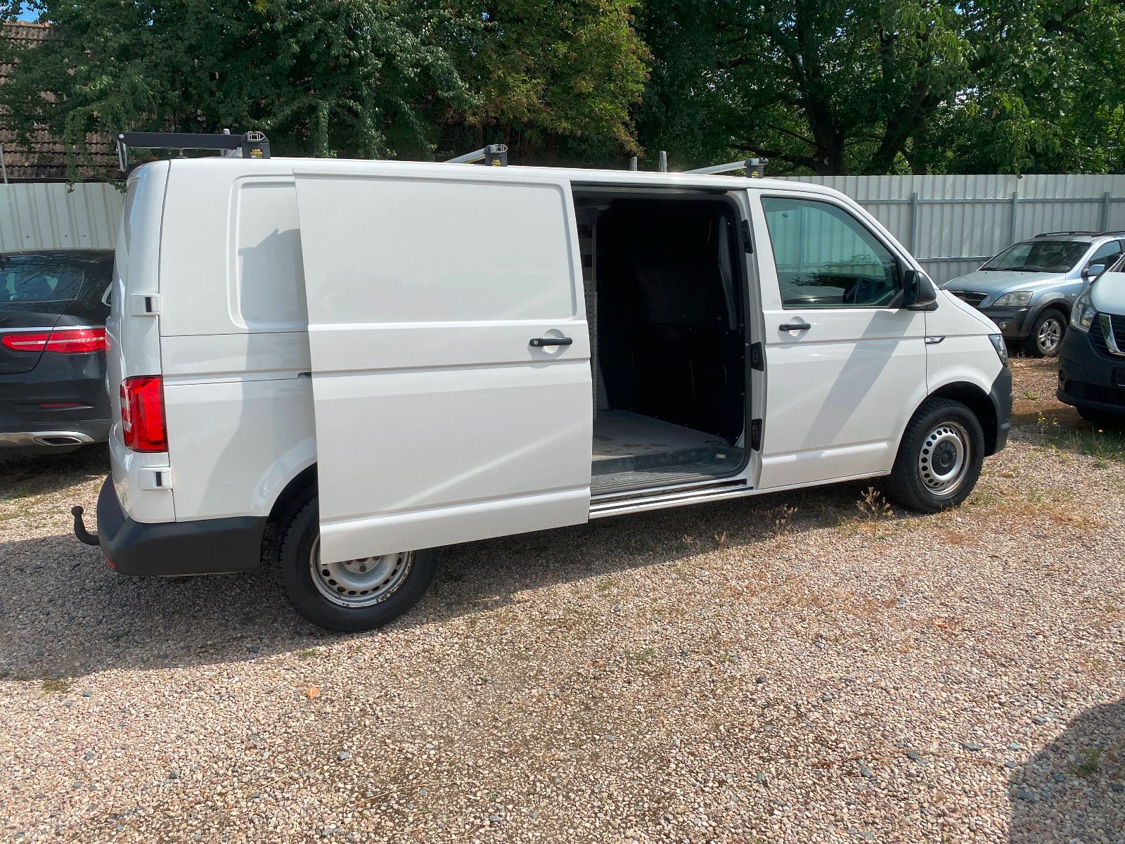 Fahrzeugabbildung Volkswagen T6TransporterKasten lang,AHK,REGALE,StH,67781Km