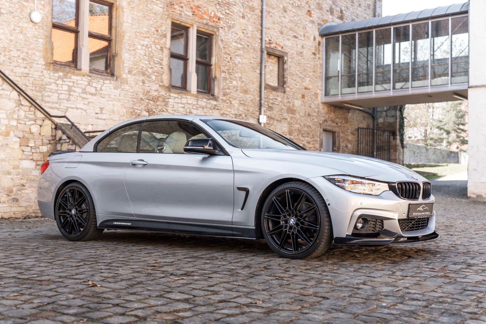 Fahrzeugabbildung BMW 430I Cabrio M-PERFORMANCE HUD H&K KAM CARPLAY