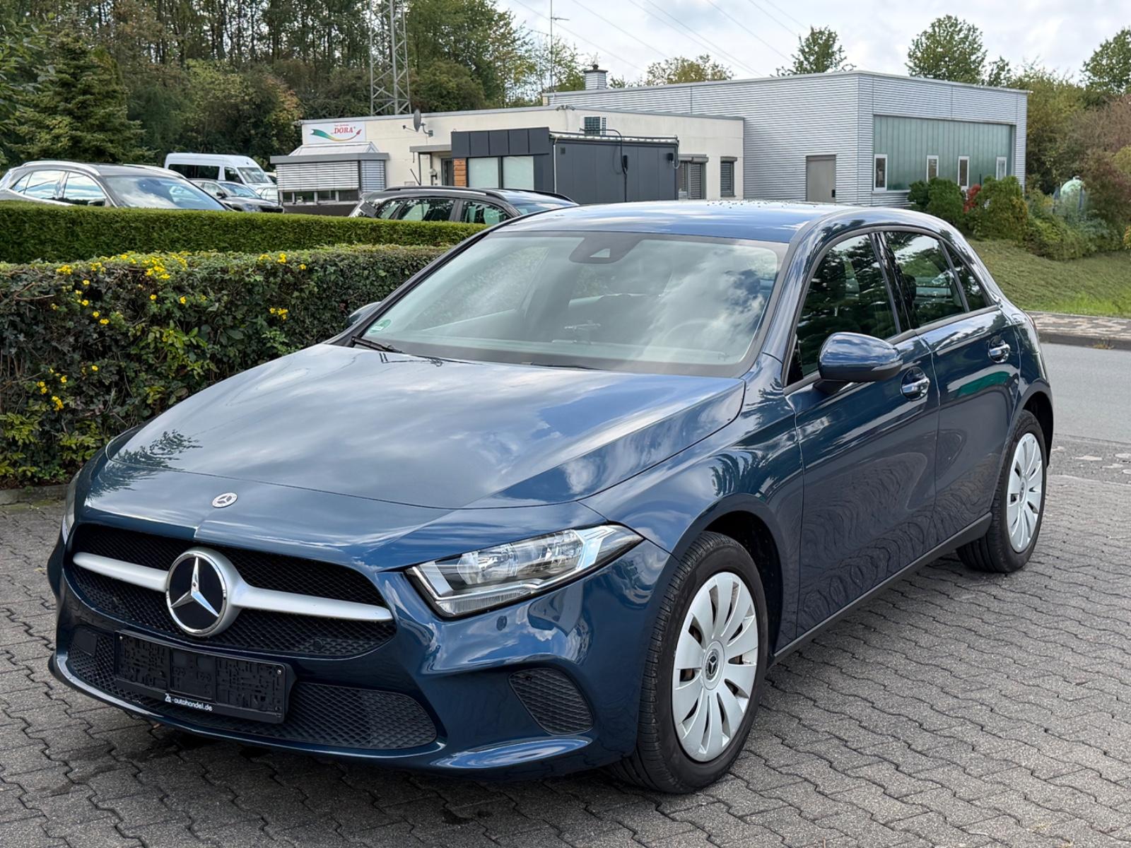 Mercedes-Benz A 250e 1.Hand Tempomat