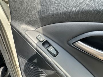 Fahrzeugabbildung Hyundai ix35 2.0 Style 2WD*Keyless*PDC*AHK*Bluetooth*