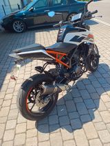 KTM Duke 125  - KTM 125 DUKE