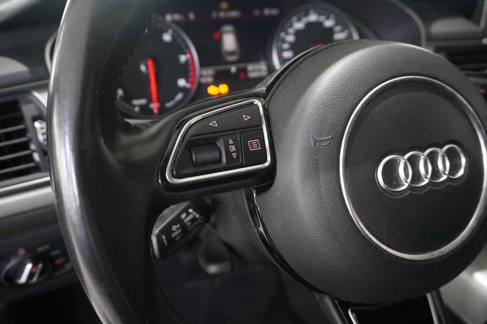 Fahrzeugabbildung Audi A6 Avant 2.0 TFSI QUATTRO NAVI/LED/KAMERA/SH/TÜV