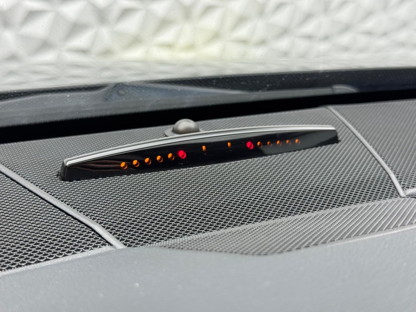 Fahrzeugabbildung Mercedes-Benz E 300 AMG V6 3.5L/PANO/HARMAN&KARDON/AHK/ILS/LED