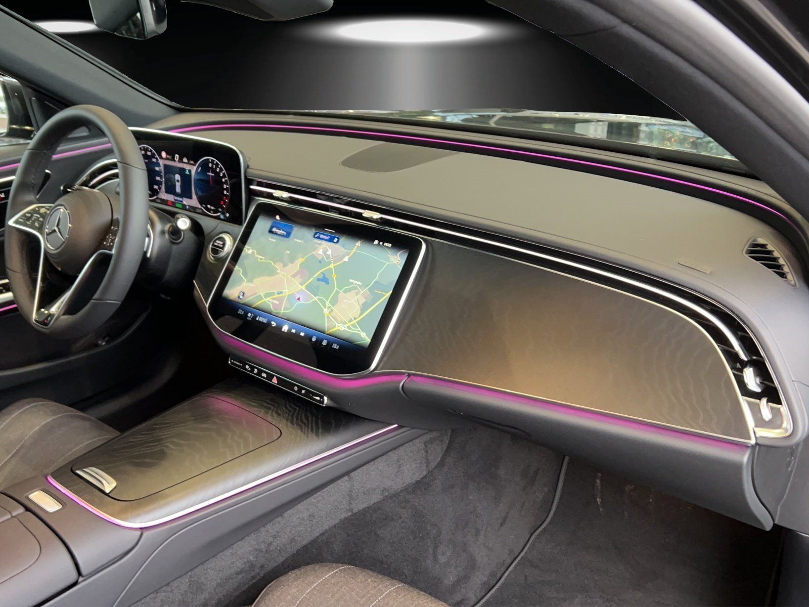 Fahrzeugabbildung Mercedes-Benz E 300 e T-Modell AVANTGARDE AHK Lenkradhzg LED