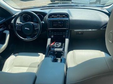 Jaguar F-Pace - 5