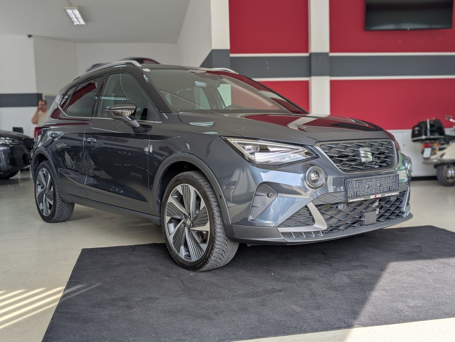 Fahrzeugabbildung SEAT Arona 1.5 TSI FR DSG ACC LED AHK KAM DINAMICA 18