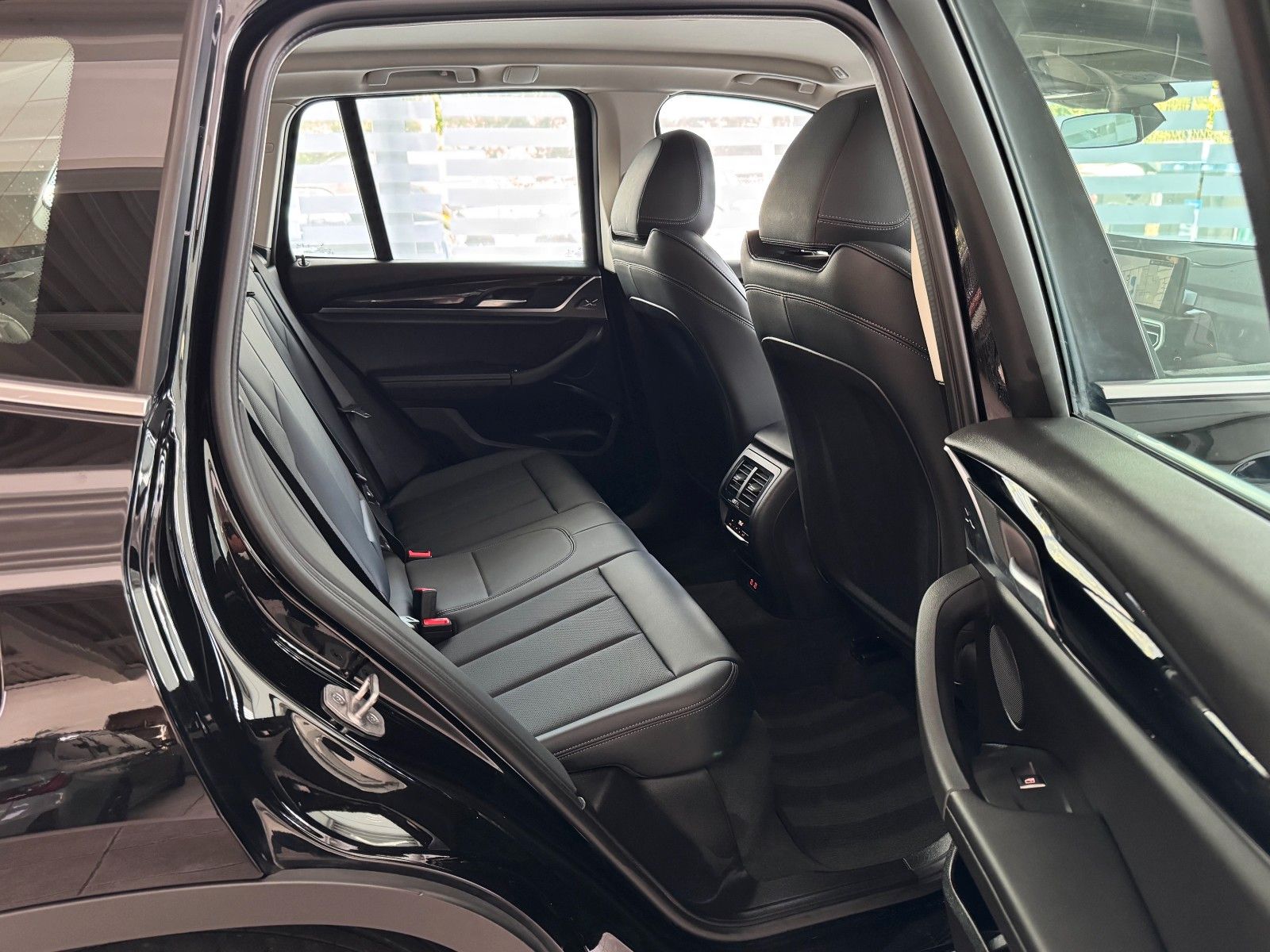 BMW X3 xD20d KAM Sportsitze HiFi StandHzg Unfallfrei foto 21