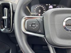 Fahrzeugabbildung Volvo XC40 T3 Geartronic Momentum Pro H/K 360° 1.HAND