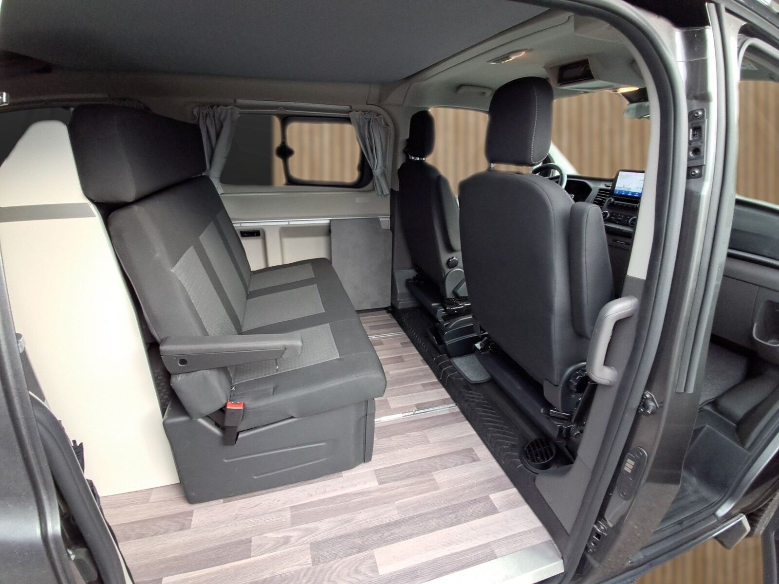 Fahrzeugabbildung Ford Nugget . Küche,AHK,RK