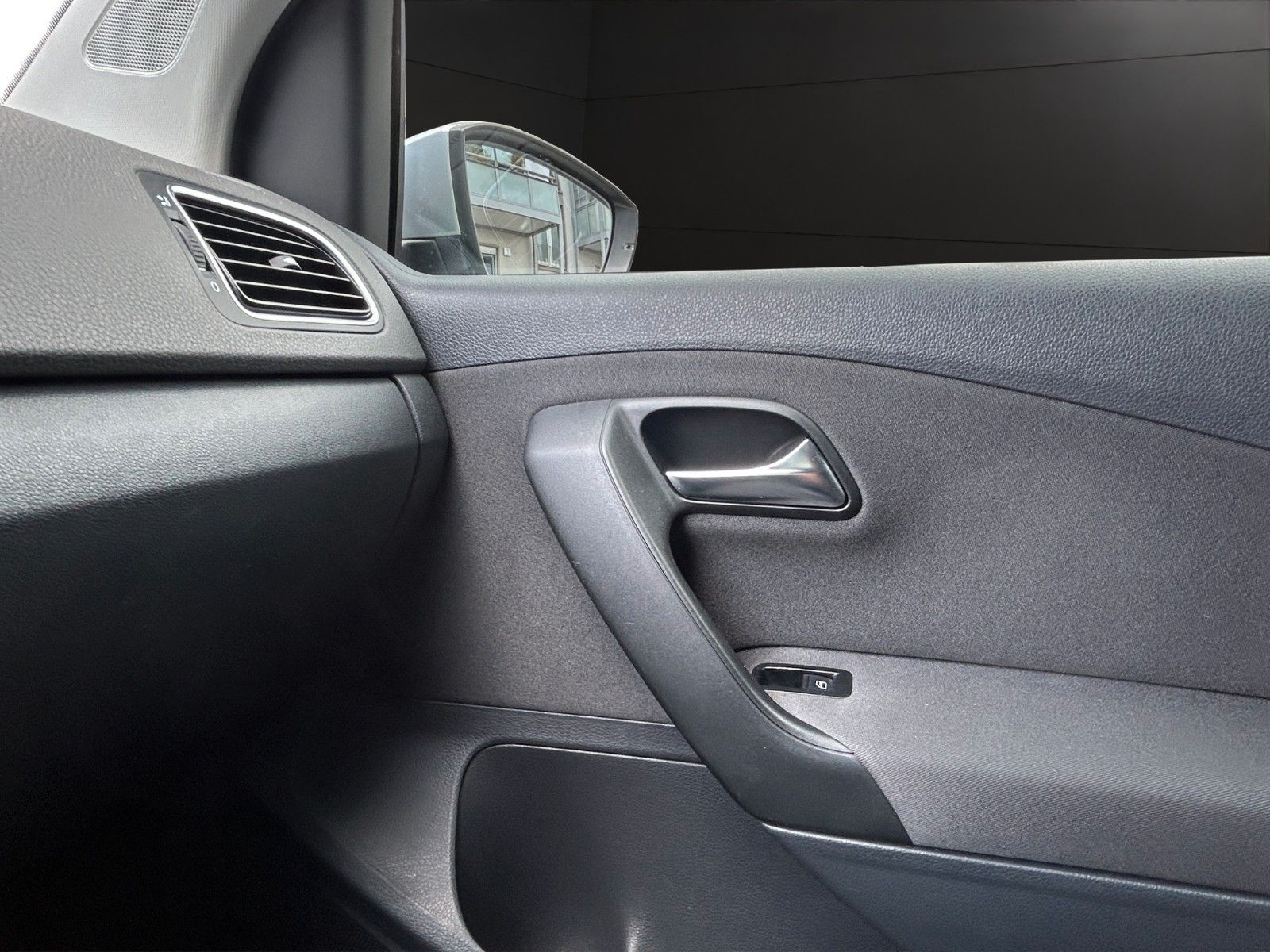 Fahrzeugabbildung Volkswagen Polo V Comfortline Klimaaut./Sitzheuzung/TÜV NEU