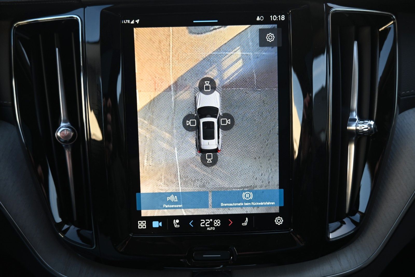 Fahrzeugabbildung Volvo XC60 B5 AWD Ultra Dark*LUFT*360°*ACC*AHK