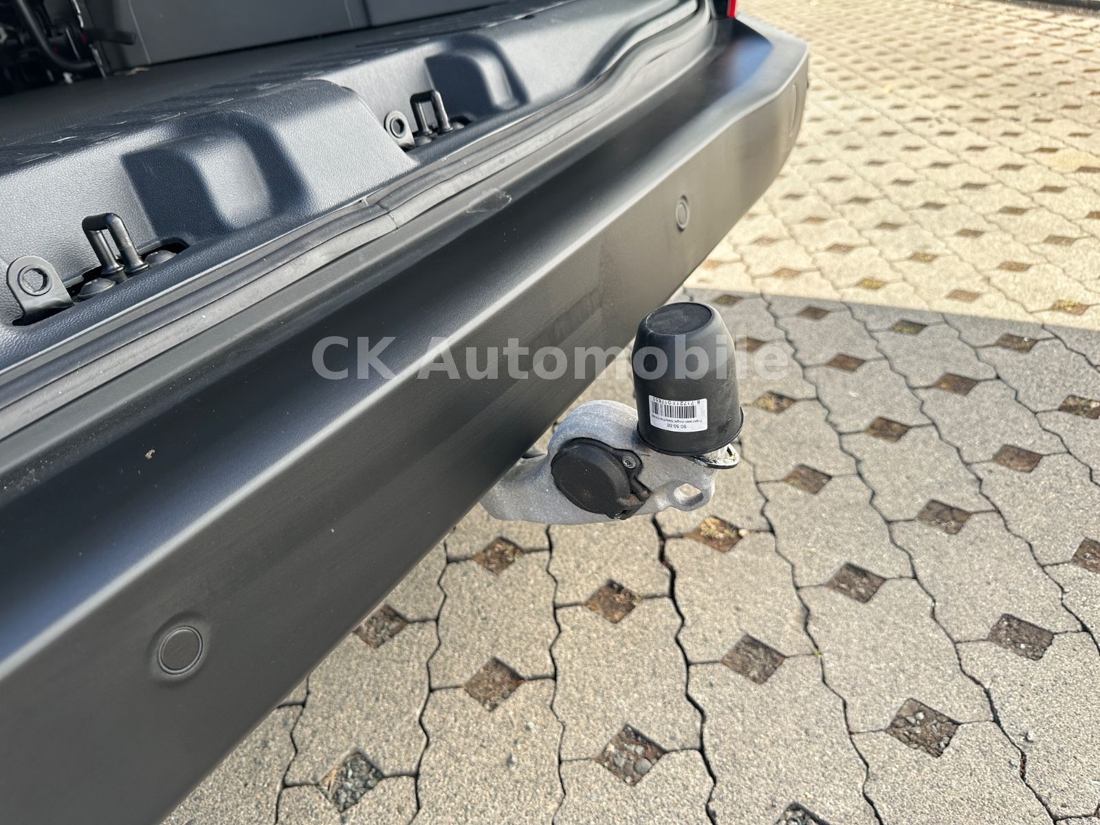 Fahrzeugabbildung Ford Transit Custom Kombi 320 L2 AWD Trend/9 Sitze