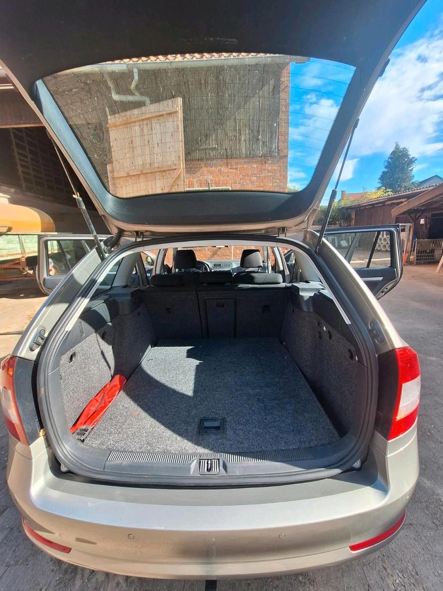 Skoda Octavia 2011 — photo 10