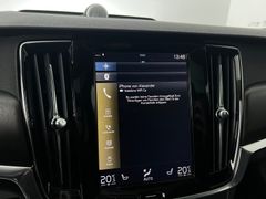 VOLVO V90 Cross Country D5 ALLRAD / 1.HD /235PS /B&W VOLVO V90 Cross Country D5 ALLRAD / 1.HD /235PS /B&W