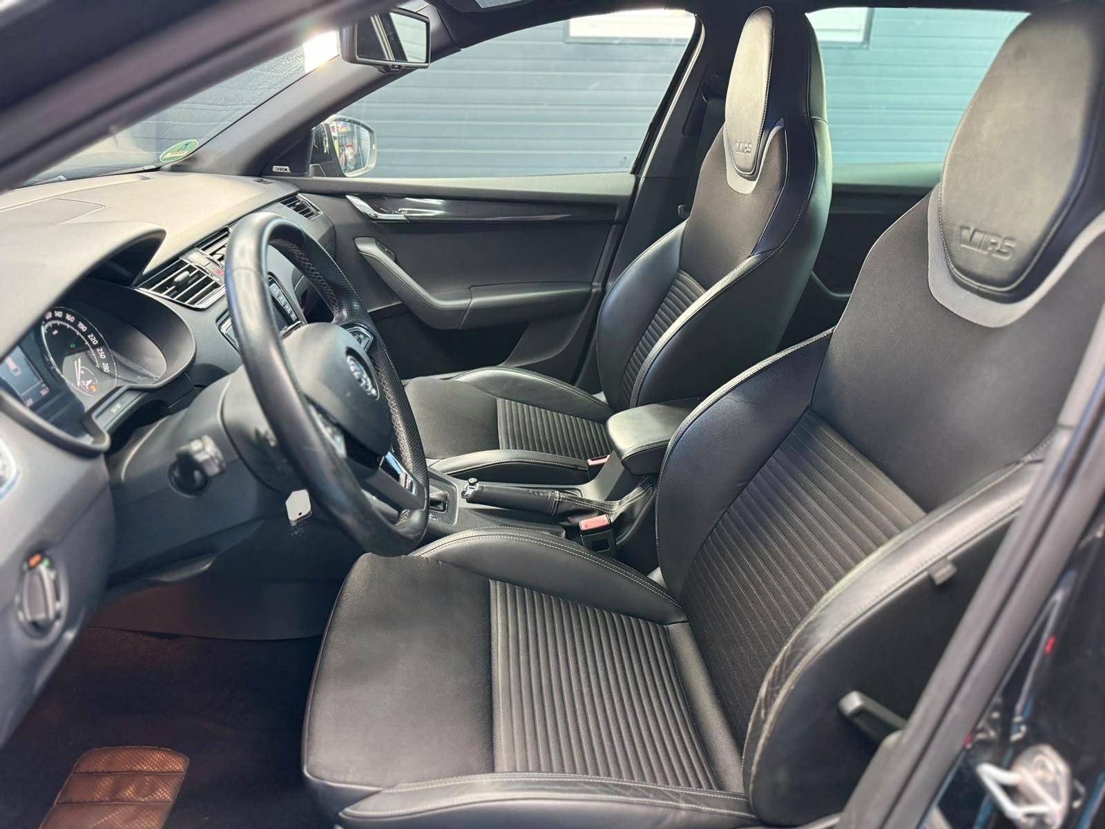 Skoda Octavia Combi RS 220 ch DSG • GPS • CarPlay • Canton • Bi-Xénon • Attelage • Hayon électrique