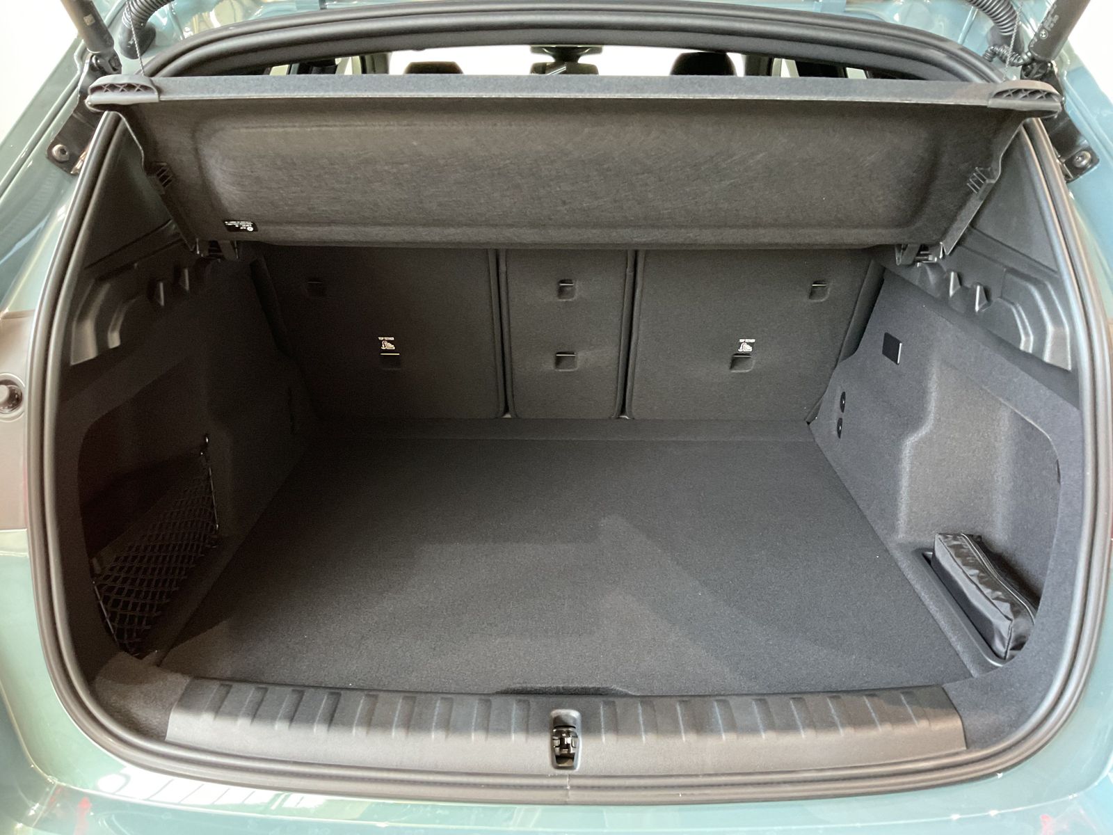 Fahrzeugabbildung BMW iX1 xDrive20 Hifi harman/kardon | Lenkradhzg. |