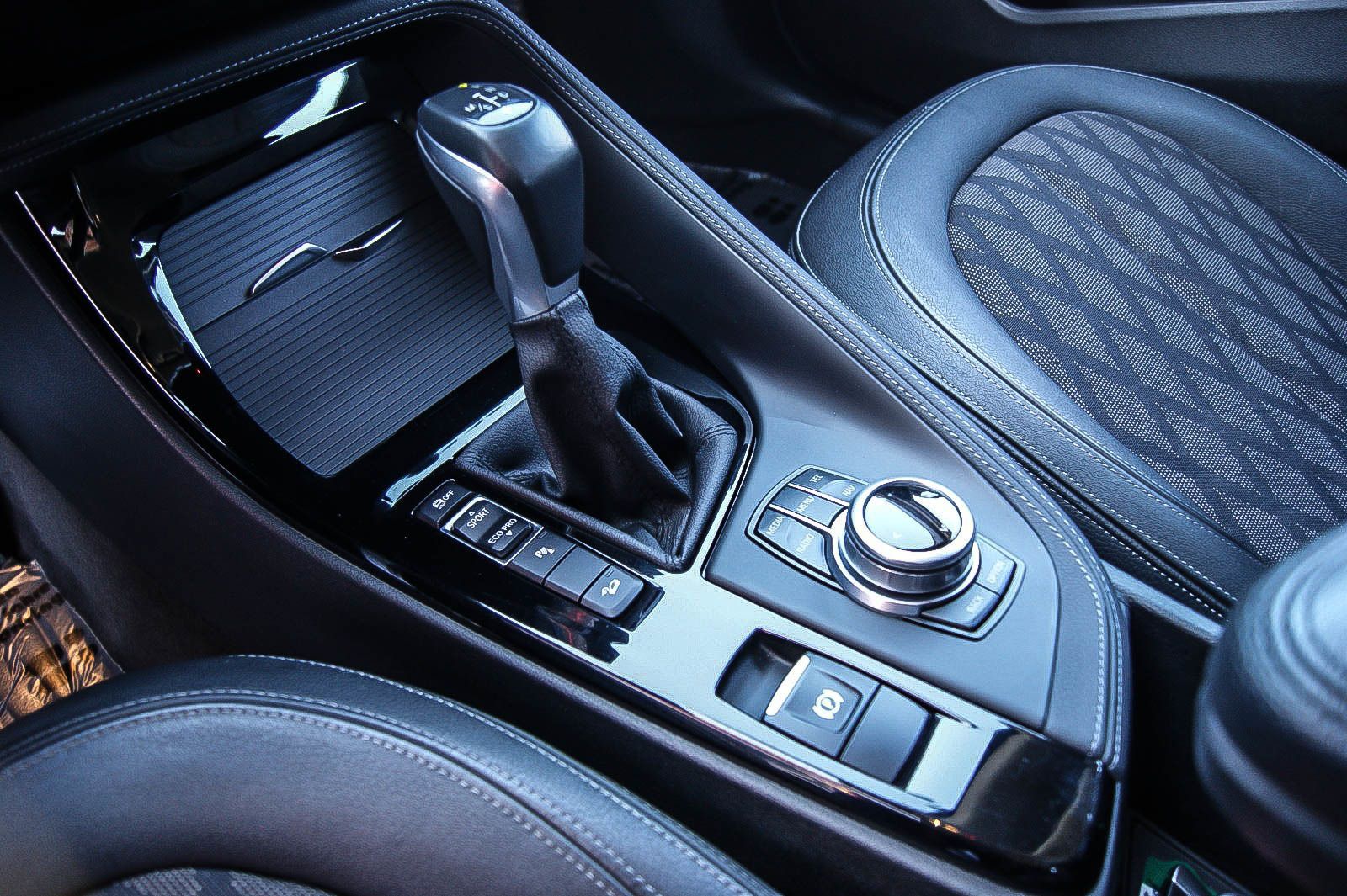 Fahrzeugabbildung BMW X1 xDrive18d xLine Aut. NAVI LED SIZHG TEMPOMAT
