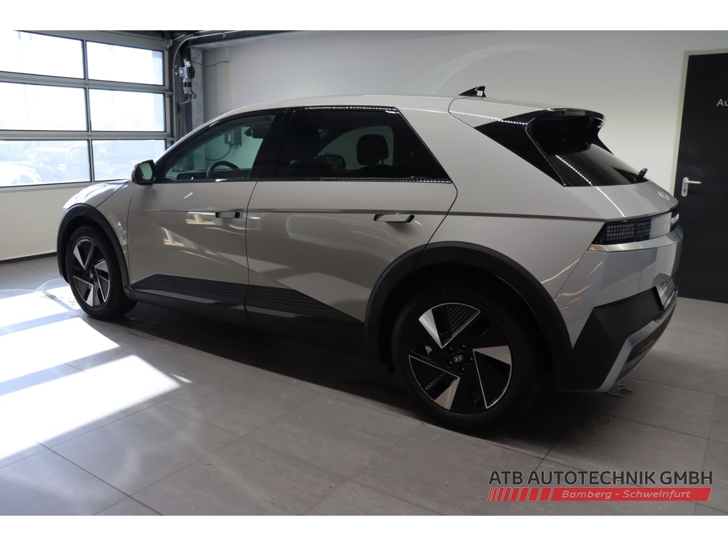 Fahrzeugabbildung Hyundai IONIQ 5 UNIQ MY26 84 kWh 4WD 325 PS Navi Soundsy